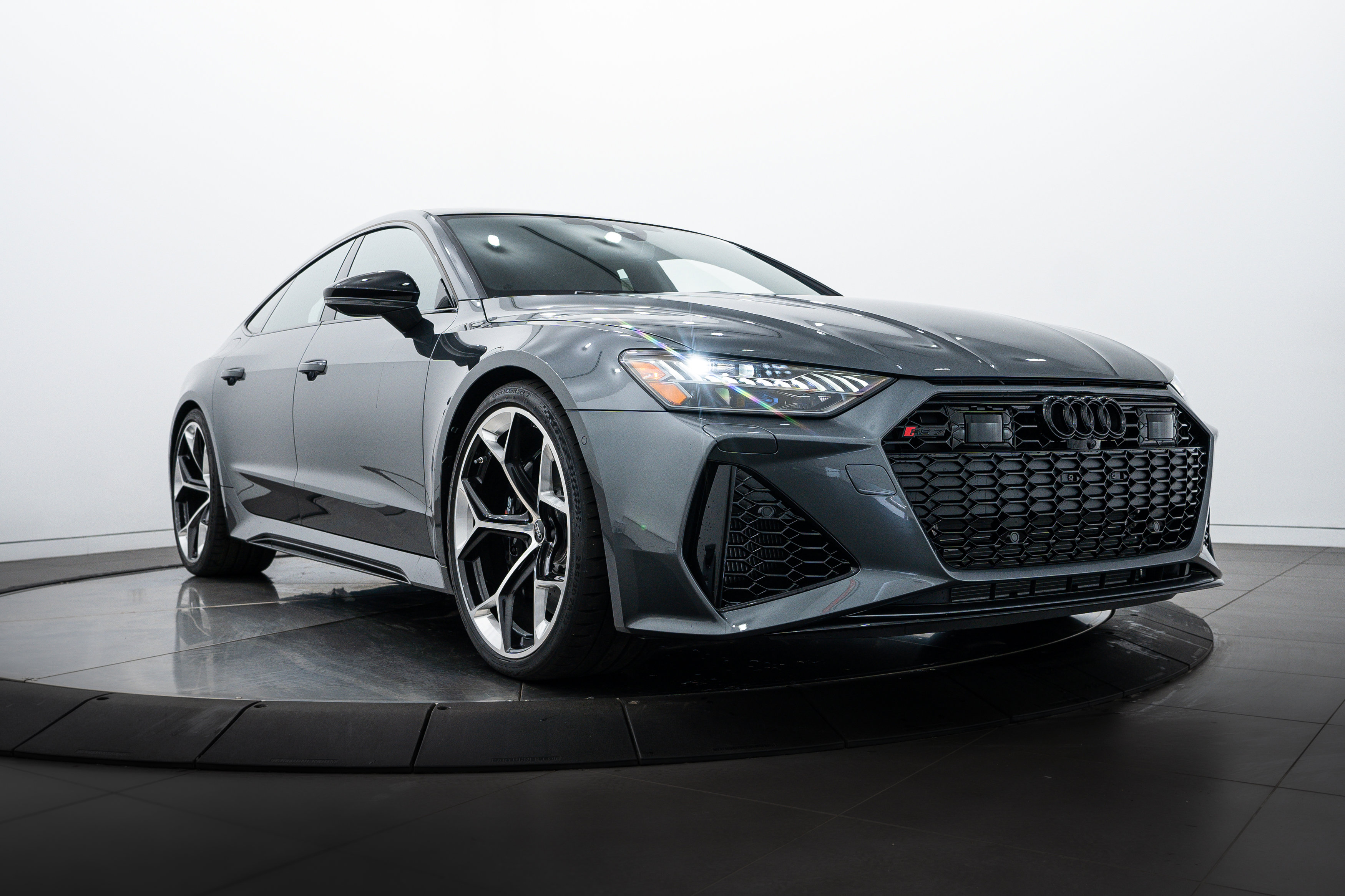 New 2025 Daytona Gray Audi performance image 1