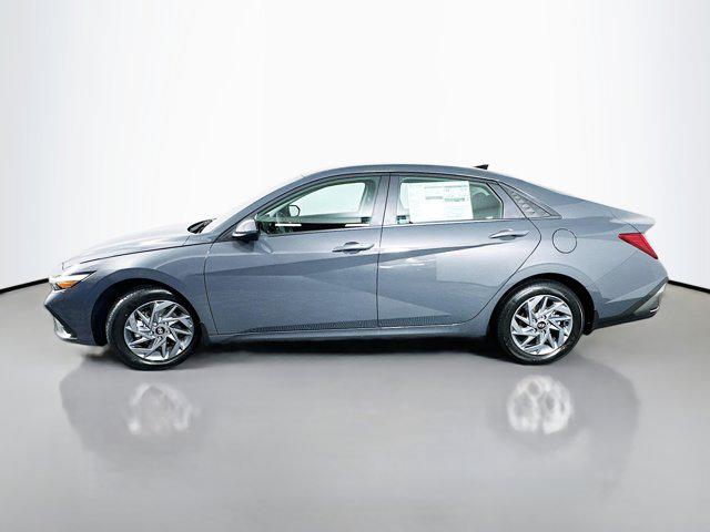 2025 Hyundai Elantra Hybrid photo 4