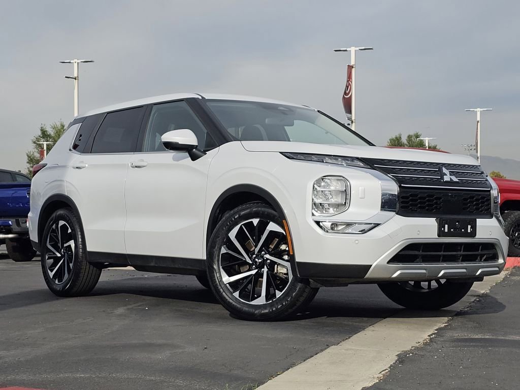 2024 Mitsubishi Outlander SE photo 2