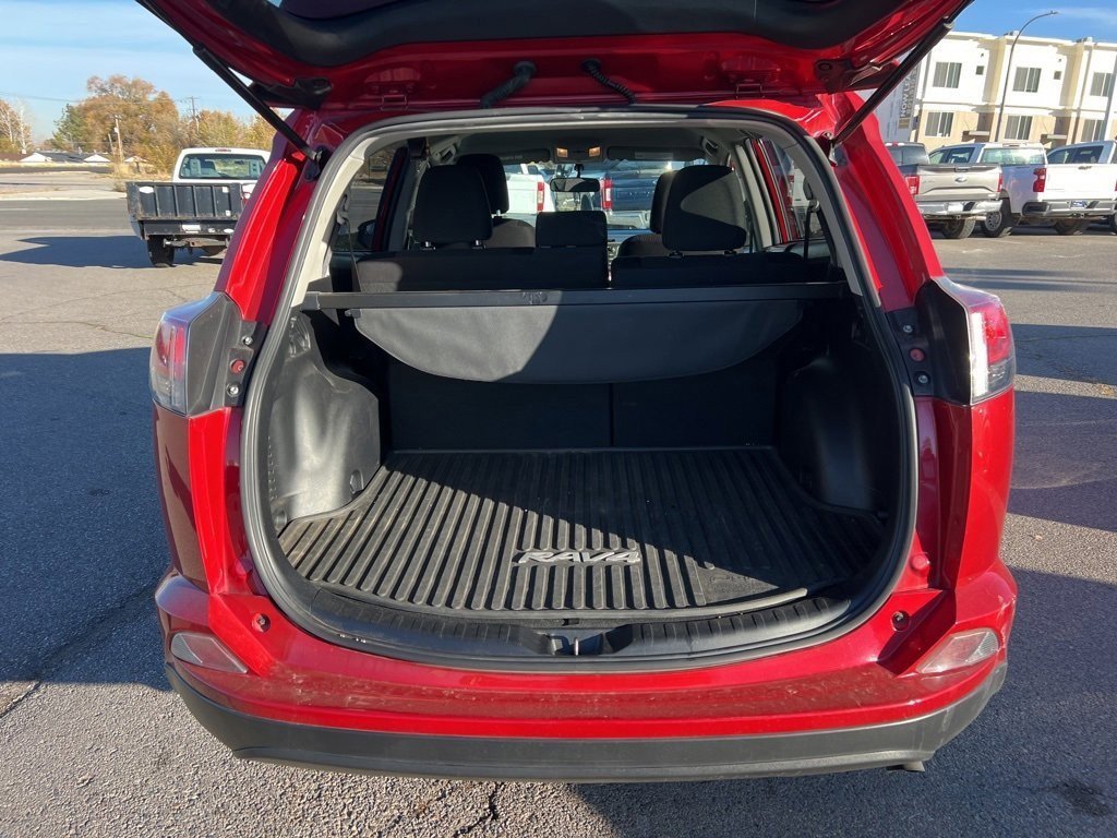 2016 Toyota RAV4 LE photo 4