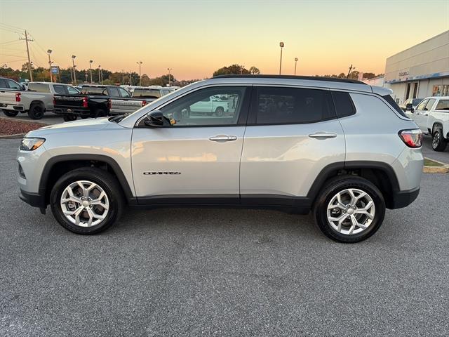2024 Jeep Compass Latitude photo 4