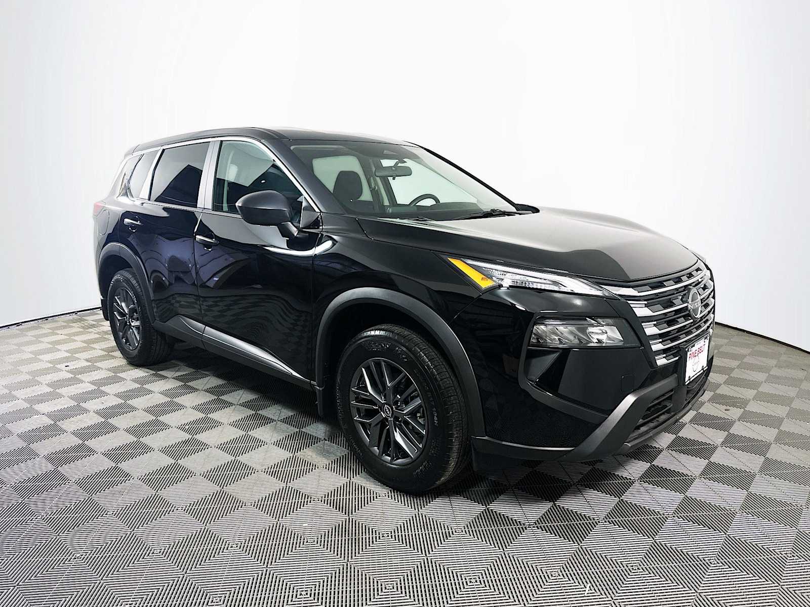 2025 Nissan Rogue S photo 3