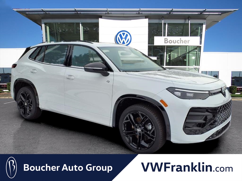 2026 Volkswagen Tiguan SE R-LINE BLACK's photo