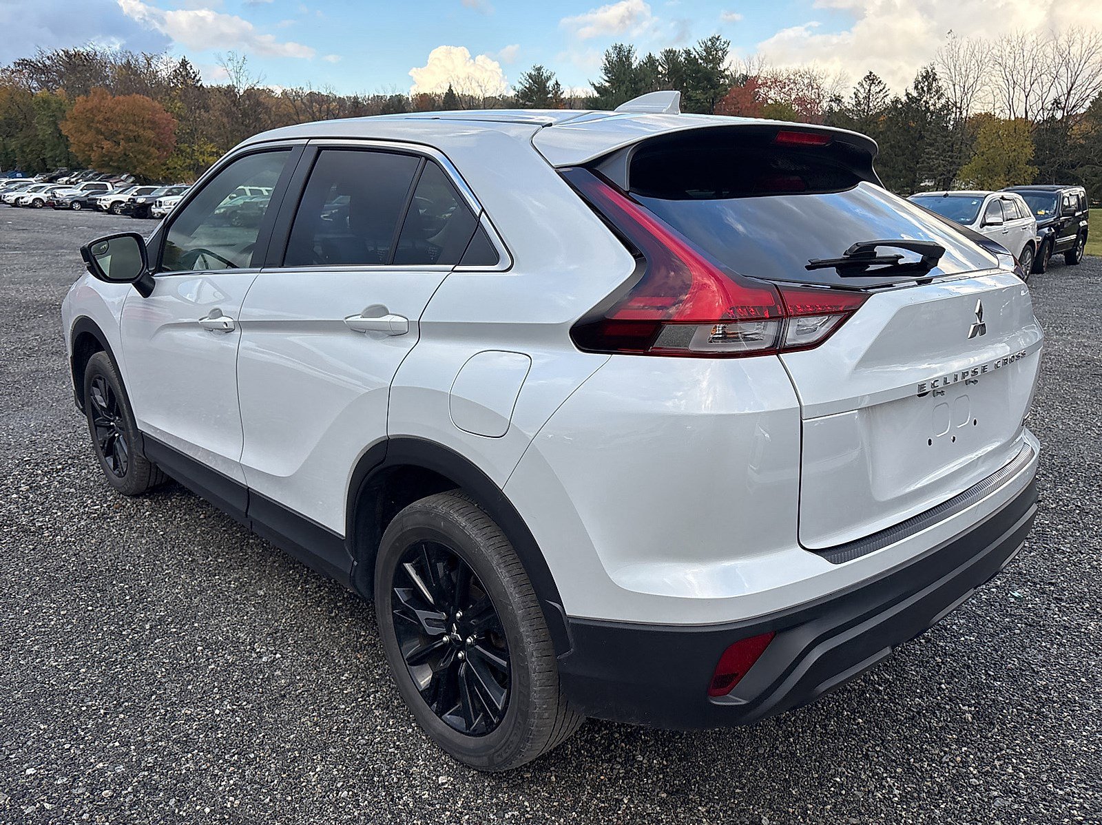 2023 Mitsubishi Eclipse Cross LE photo 3