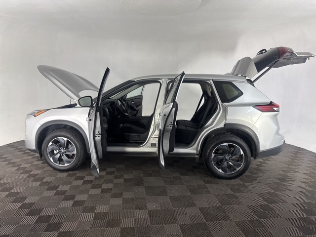 2024 Nissan Rogue SV photo 11