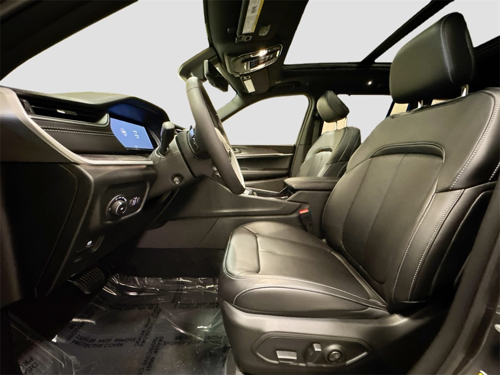 2025 Jeep Grand Cherokee Limited photo 2