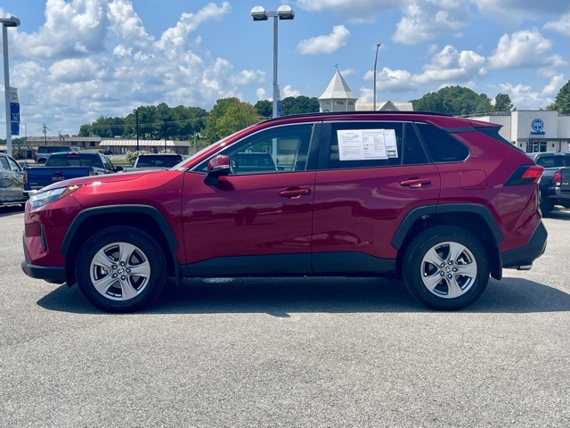 2024 Toyota RAV4 XLE photo 2