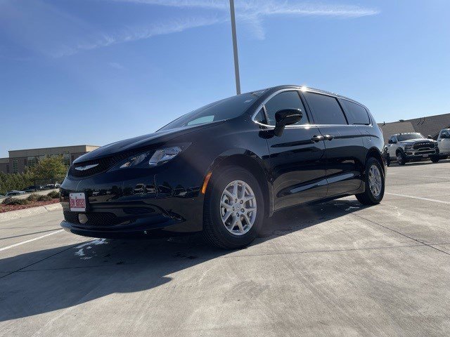 2026 Chrysler Voyager LX's photo