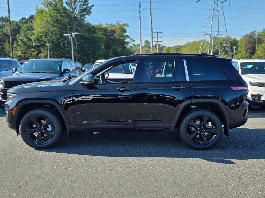 2025 Jeep Grand Cherokee Limited photo 3