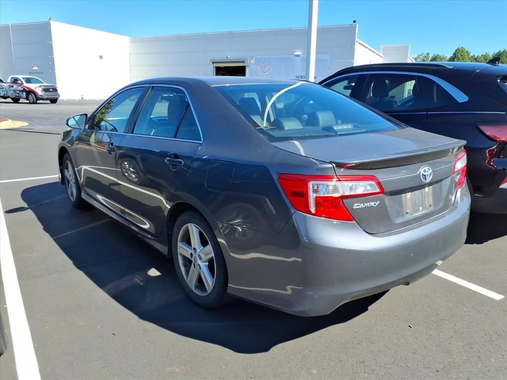 2014 Toyota Camry SE photo 4