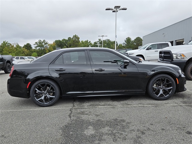 2022 Chrysler 300 S photo 8