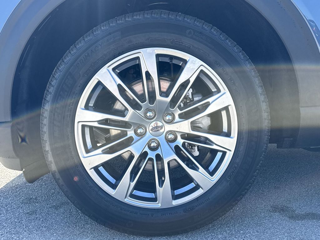 2025 Ford Explorer photo 19