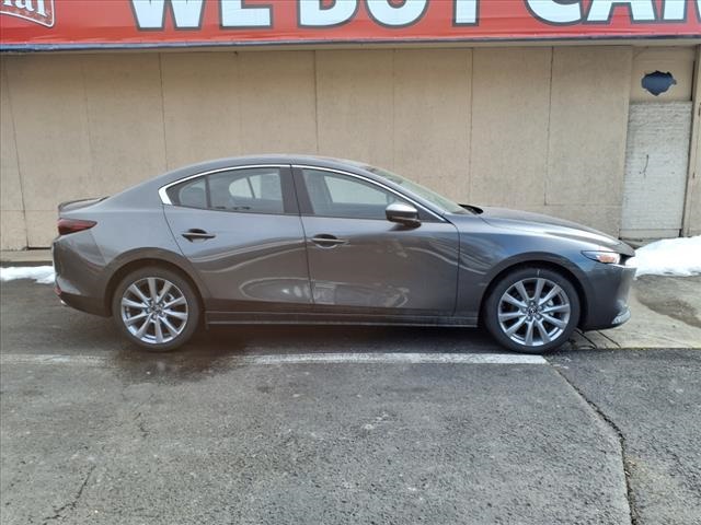 2025 Mazda Mazda3 Sedan 2.5 s Preferred photo 2