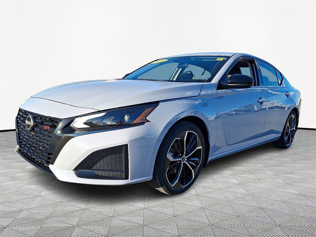 2024 Nissan Altima 2.5 SR photo 3
