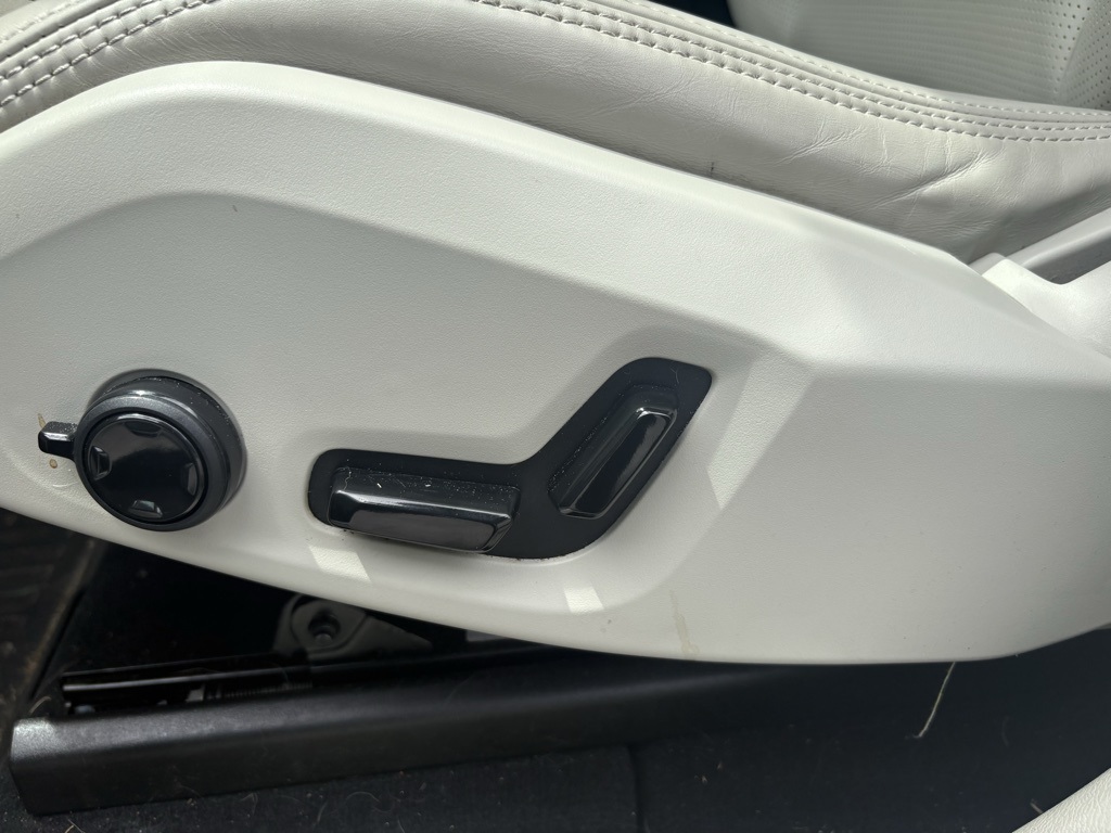 2022 Volvo XC60 B5 Inscription photo 41