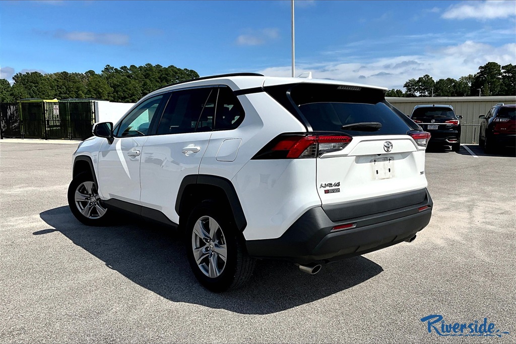 2022 Toyota RAV4 XLE photo 6