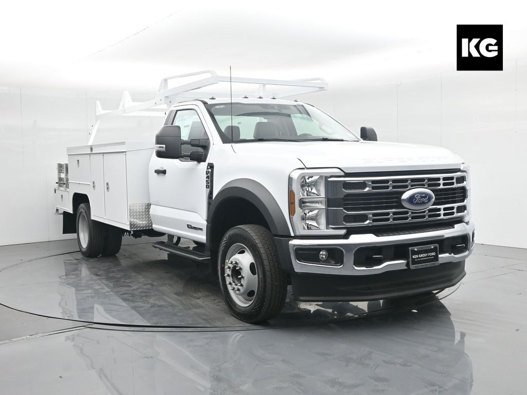 2025 Ford F-450 Super Duty Chassis Cab XL's photo