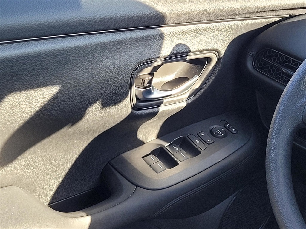 2026 Honda HR-V LX photo 27