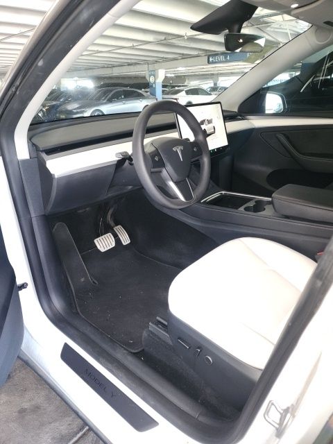 2023 Tesla Model Y Performance photo 31