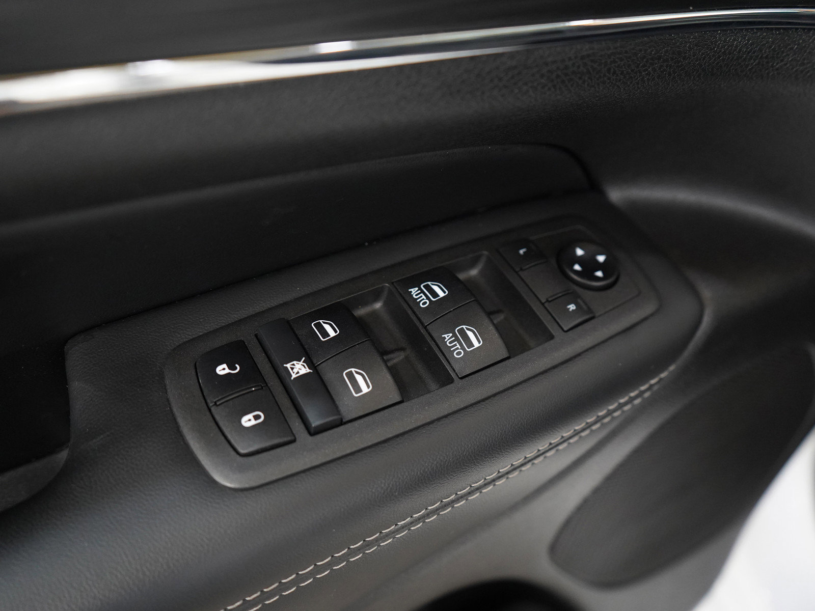 2021 Jeep Grand Cherokee Anniversary Edition photo 17