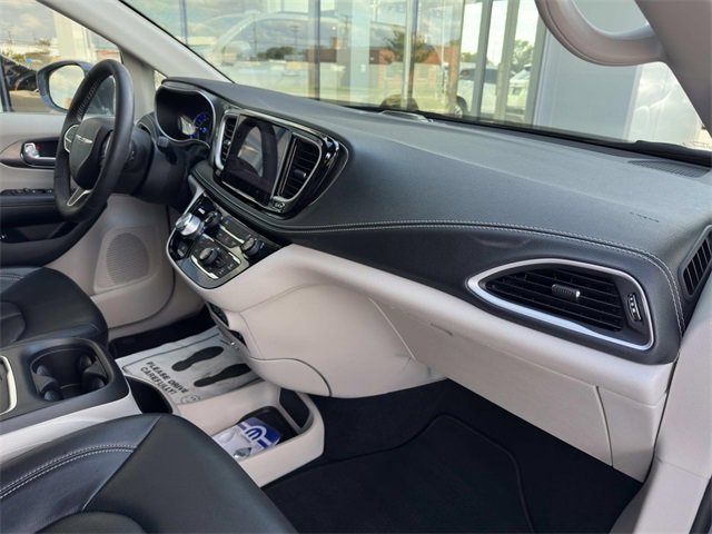 2022 Chrysler Pacifica Hybrid Touring L photo 47