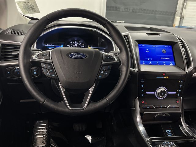 2020 Ford Edge Titanium photo 5