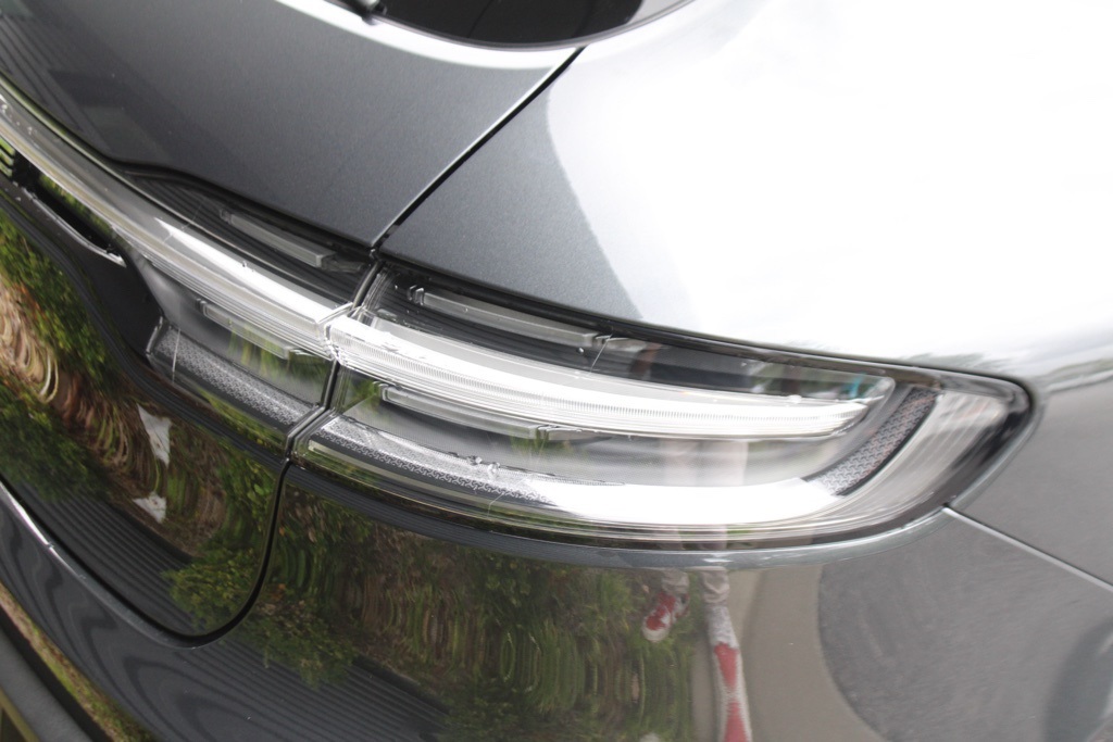 2025 Porsche Macan Base photo 12