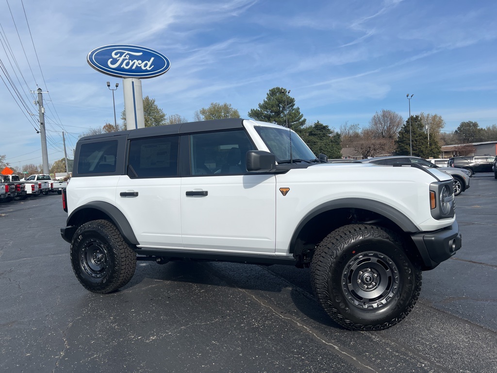 2025 Ford Bronco Badlands photo 2