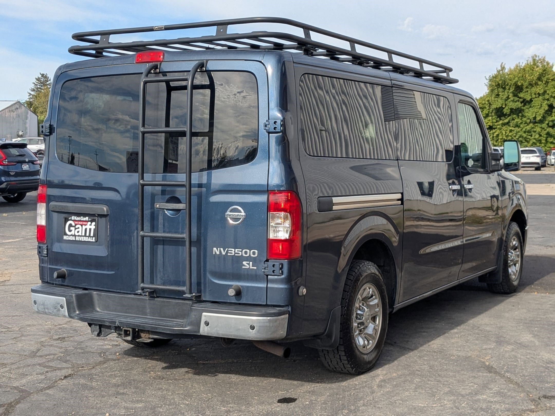 2019 Nissan NV3500 photo 2