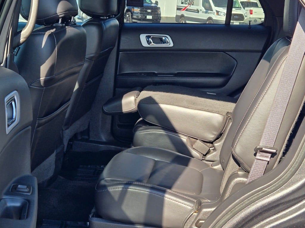 2015 Ford Explorer XLT photo 16