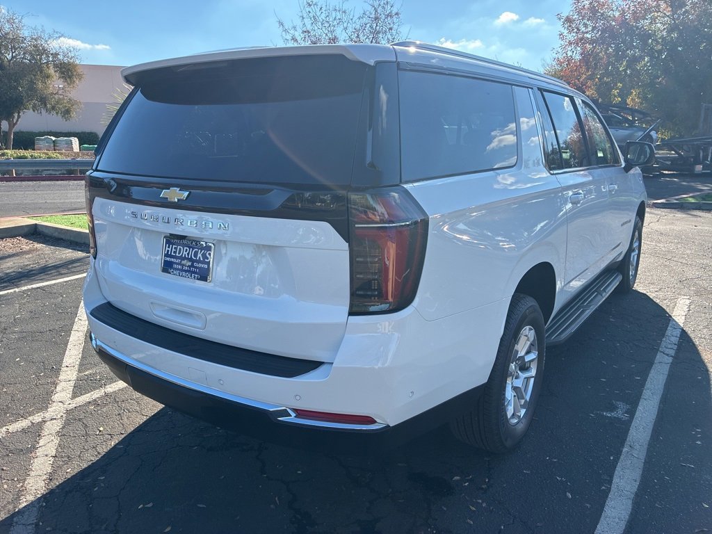 2026 Chevrolet Suburban LS photo 3