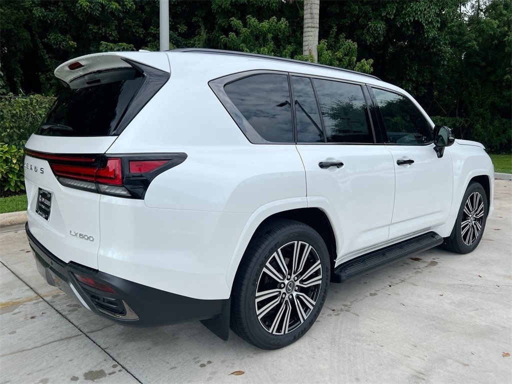 2025 Lexus LX Luxury photo 5