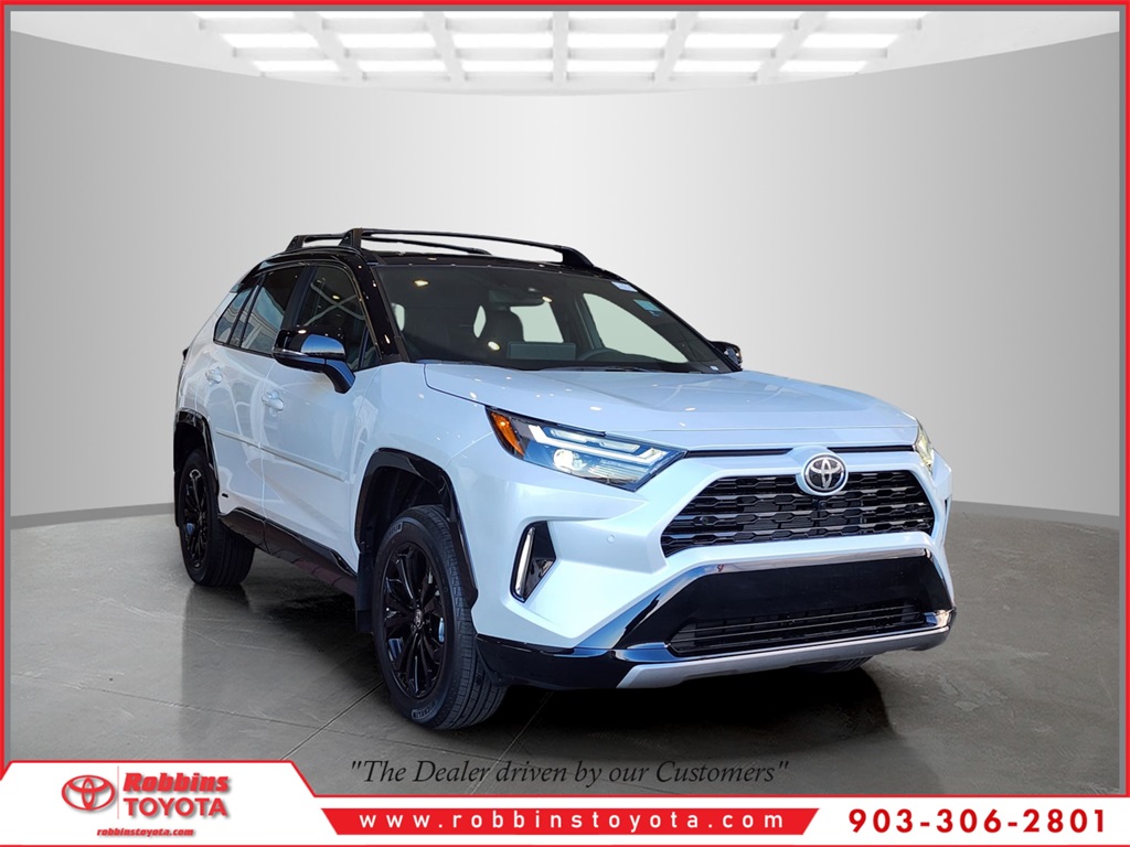 2025 Toyota RAV4 XSE's photo