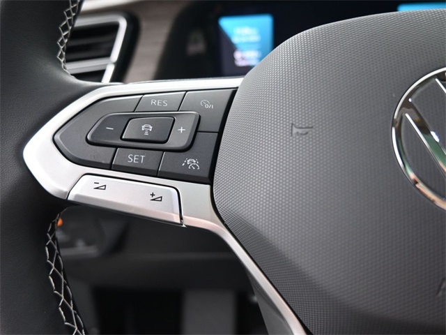 2025 Volkswagen Atlas SEL photo 2
