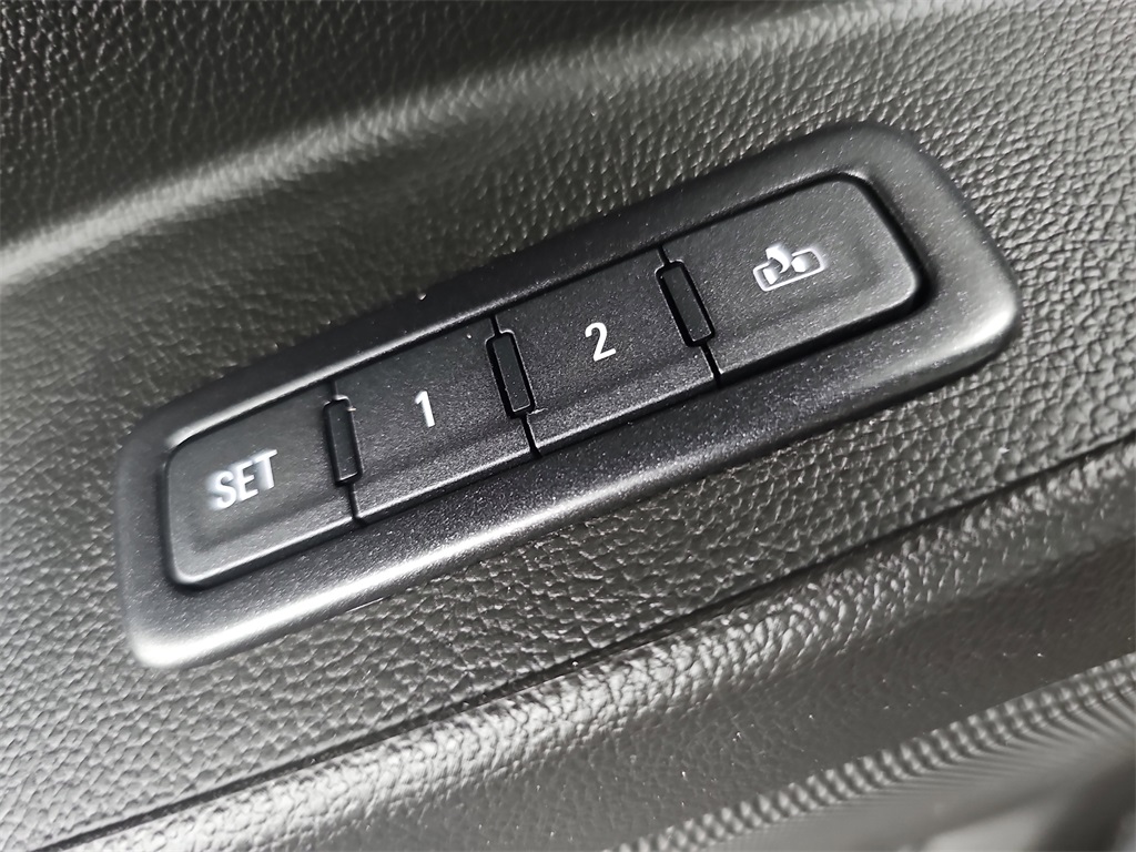 2018 Chevrolet Tahoe LT photo 32
