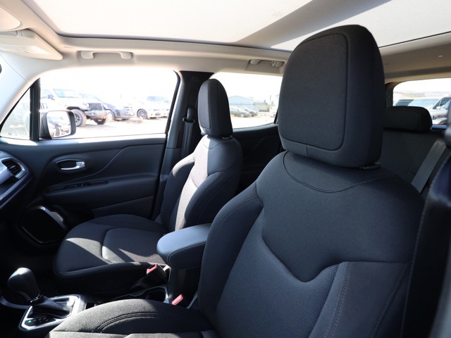 New 2023 Black Clear-Coat Exterior Paint Jeep Latitude image 14