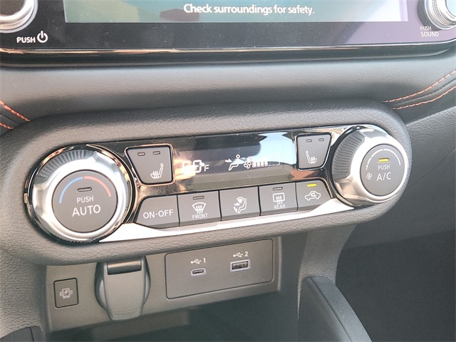 2025 Nissan Versa SR photo 10