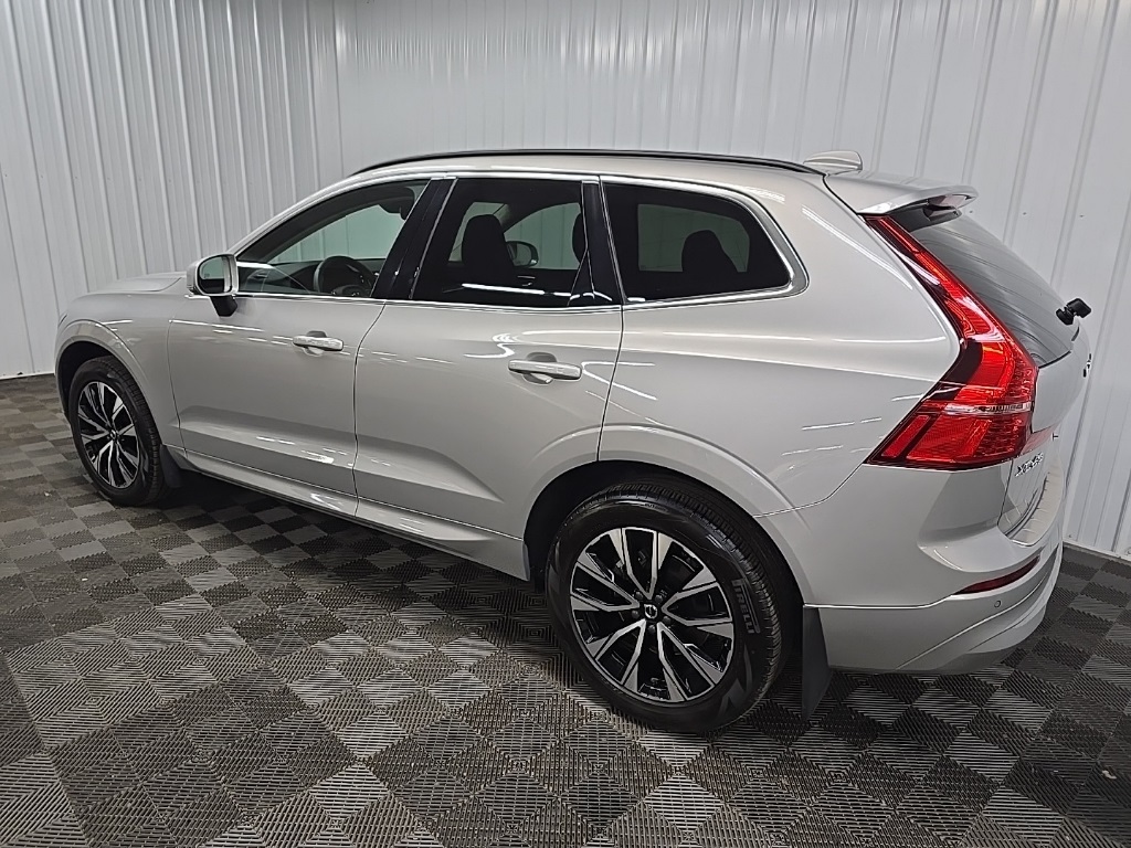 2023 Volvo XC60 B5 Core photo 4
