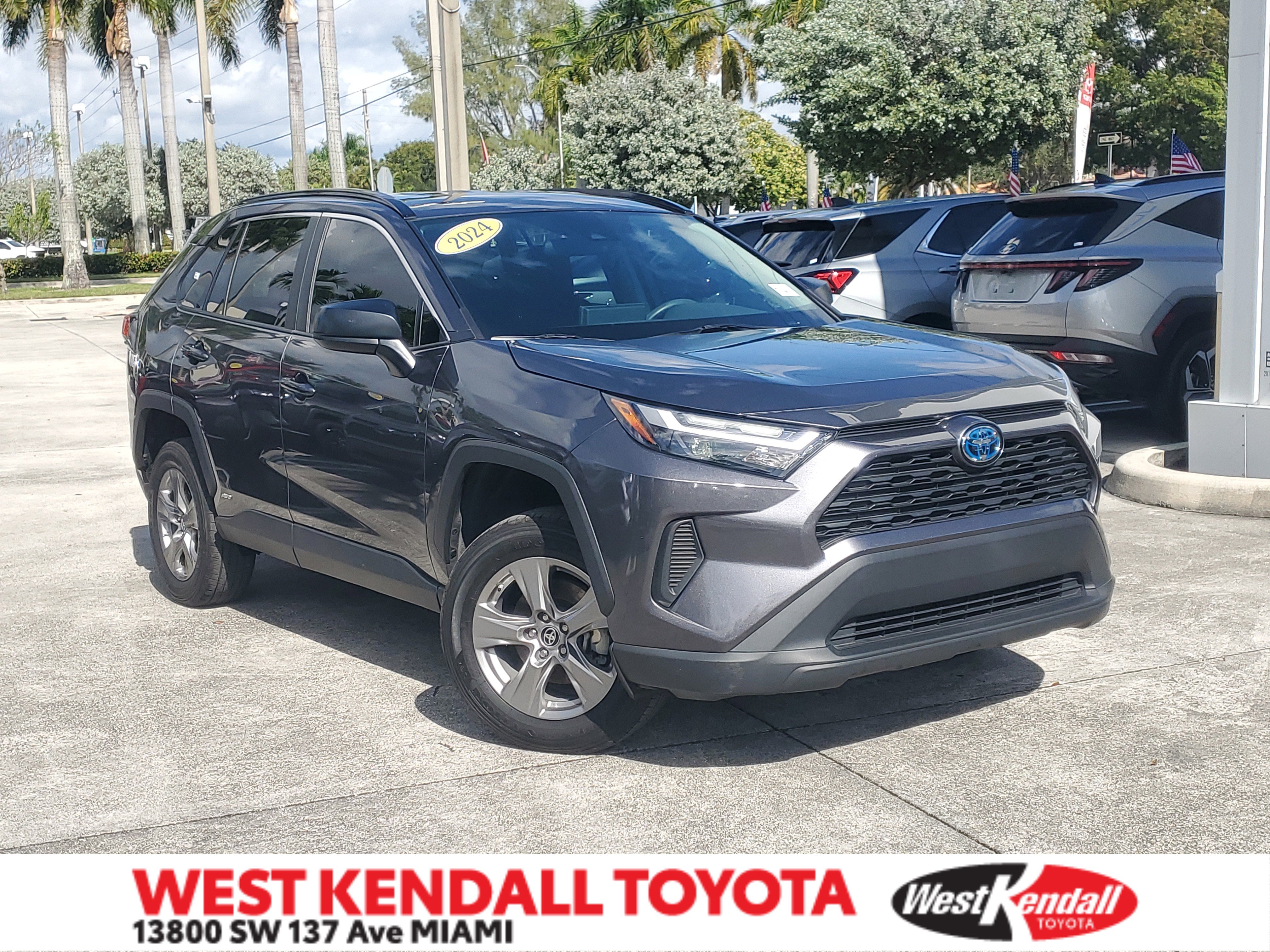 2024 Toyota RAV4 LE's photo