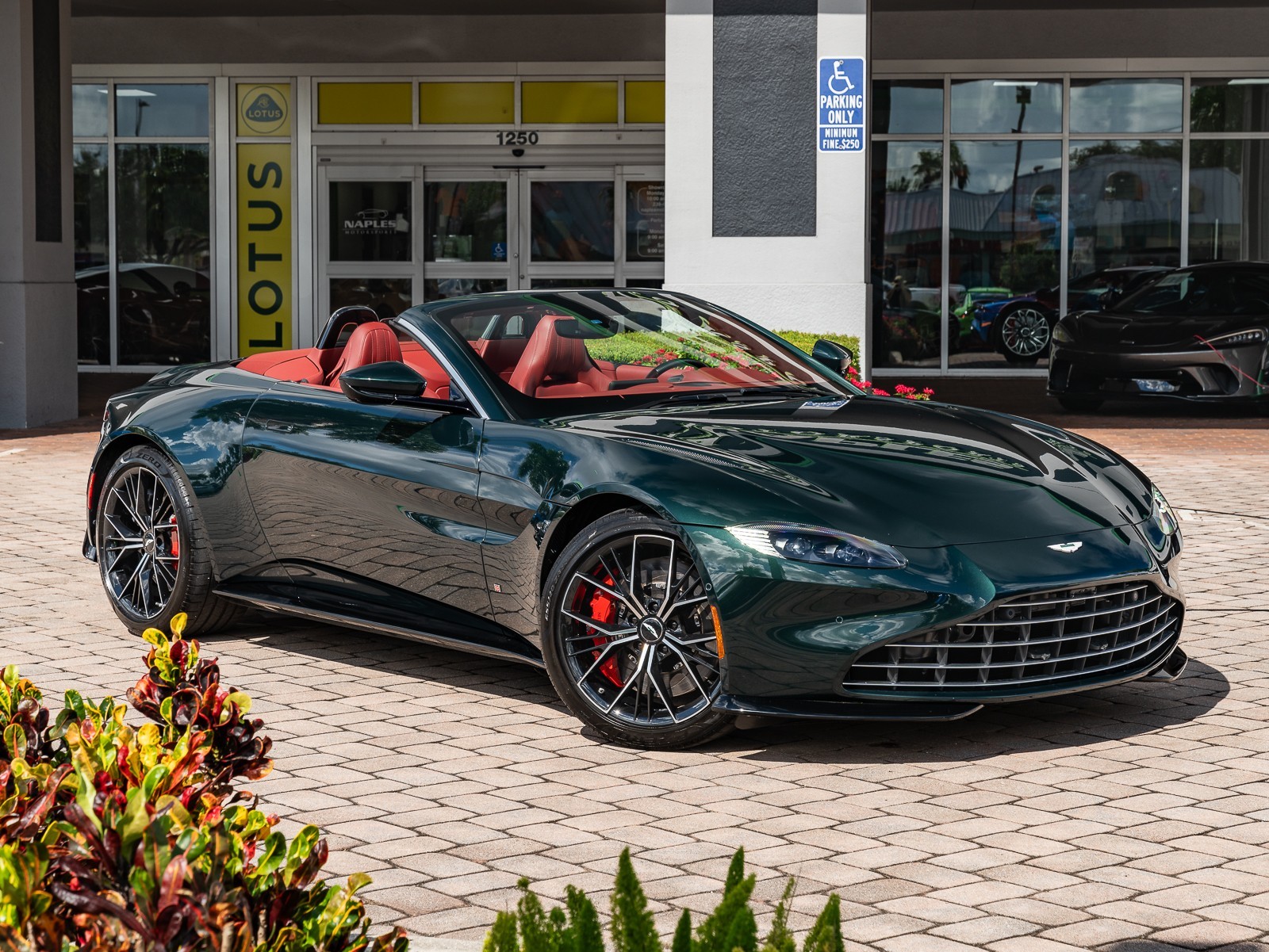 2021 Aston Martin Vantage photo 18