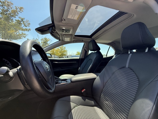 2021 Toyota Camry Hybrid SE photo 7
