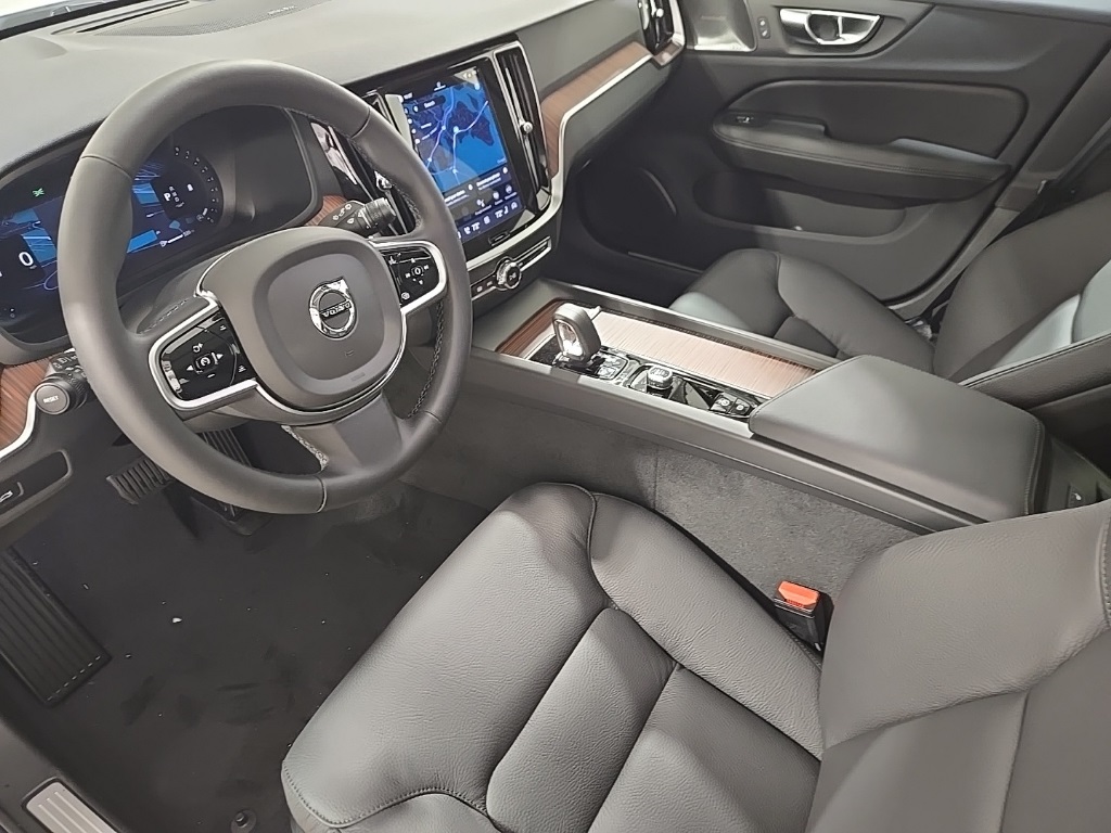 2026 Volvo V60 Plus photo 16