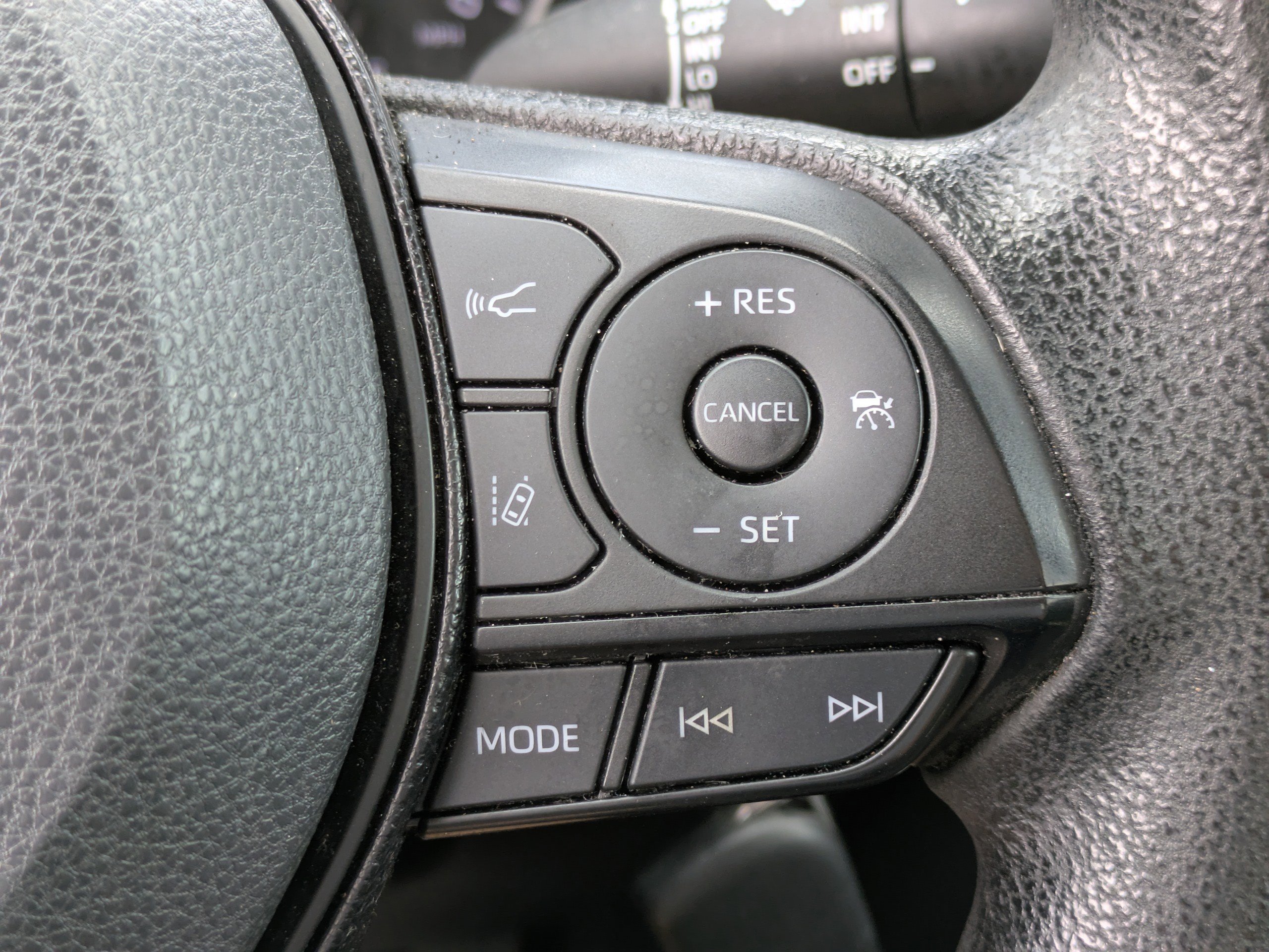 2021 Toyota RAV4 LE photo 19
