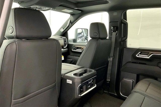 2025 Chevrolet Silverado 3500HD High Country photo 11