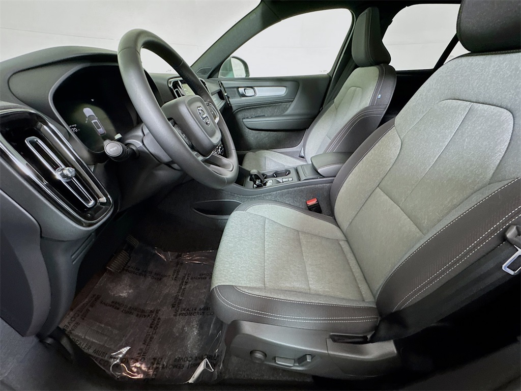 2025 Volvo XC40 Core photo 5