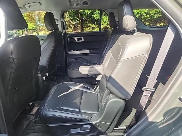 2022 Ford Explorer XLT photo 3