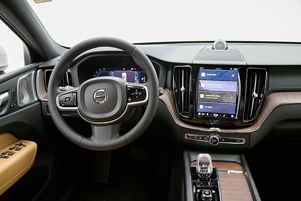 2023 VOLVO XC60 - Image 29