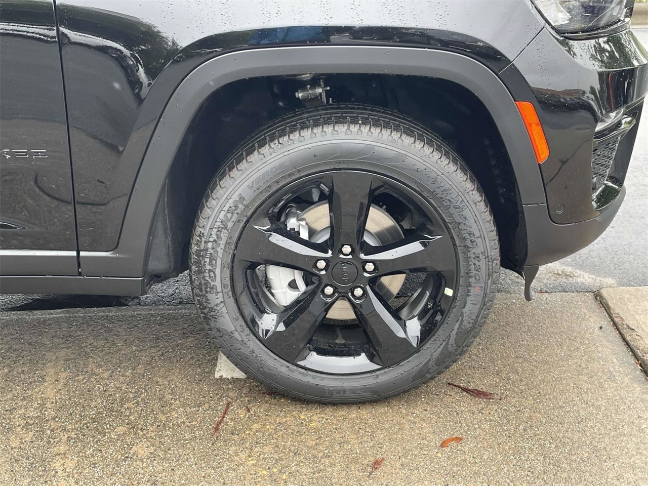 2025 Jeep Grand Cherokee Limited photo 18