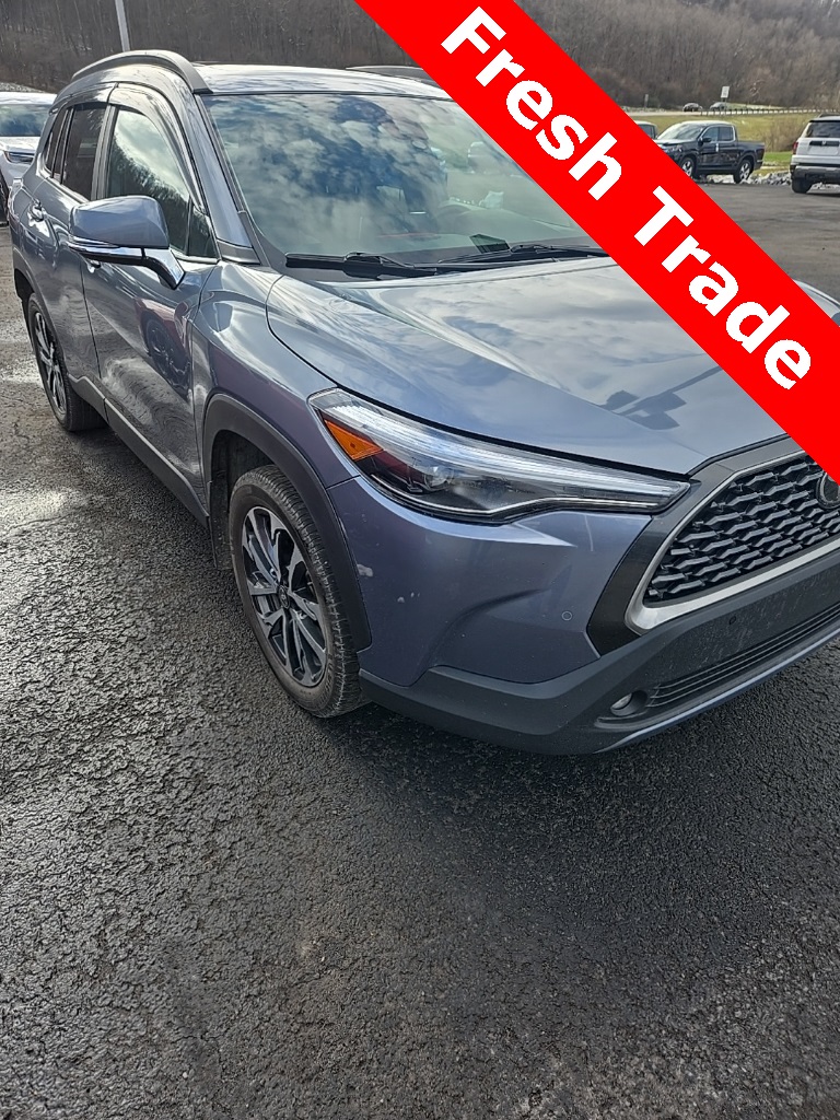 2022 Toyota Corolla Cross XLE's photo