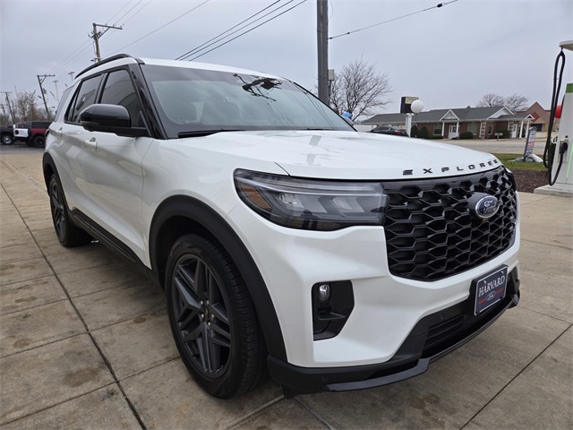 2025 Ford Explorer ST's photo